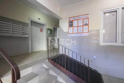 1-комн. квартира, посёлок городского типа Свердловский, улица Строителей, 12, #id1924723