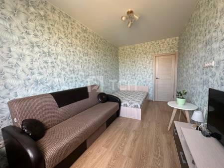 1-комн. квартира, посёлок городского типа Свердловский, улица Строителей, 9, #id1787844