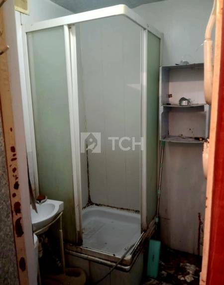 2-комн. квартира, посёлок городского типа Свердловский, Набережная улица, 4А, #id1876500