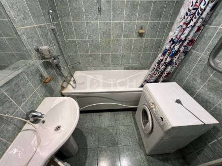 1-комн. квартира, посёлок городского типа Свердловский, Набережная улица, 17, #id1982013