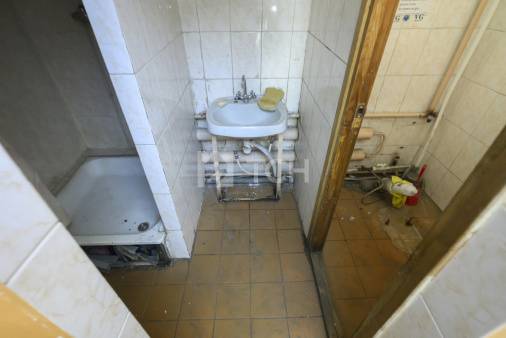 Коммерческая недвижимость, посёлок городского типа Свердловский, Центральная улица, 1, #id1979257