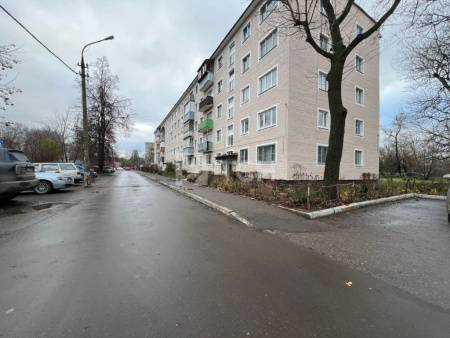 2-комн. квартира, посёлок городского типа Свердловский, Набережная улица, 4А, #id1876500