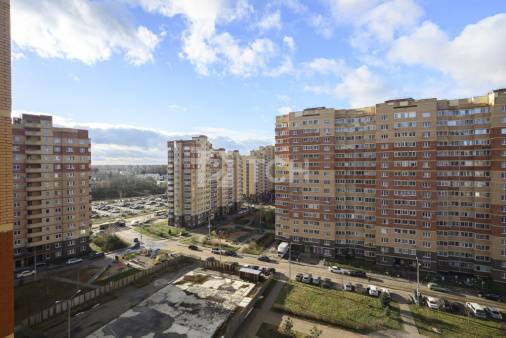 1-комн. квартира, посёлок городского типа Свердловский, улица Строителей, 12, #id1924723