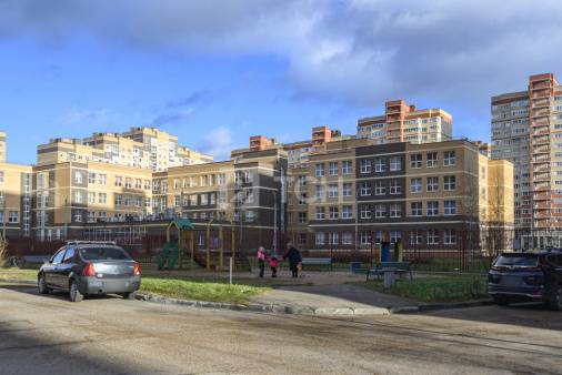 1-комн. квартира, посёлок городского типа Свердловский, улица Строителей, 12, #id1924723