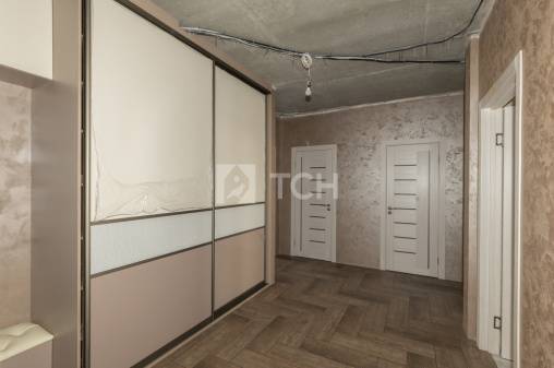 3-комн. квартира, посёлок городского типа Свердловский, улица Строителей, 6, #id1602102