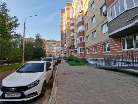 Квартира-студия, посёлок городского типа Свердловский, улица Михаила Марченко, 10, #id1946574