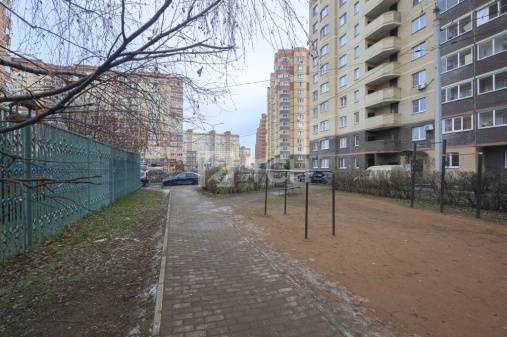 2-комн. квартира, посёлок городского типа Свердловский, Заречная улица, 3, #id1980858