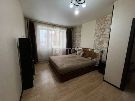 1-комн. квартира, посёлок городского типа Свердловский, улица Строителей, 8, #id1987459