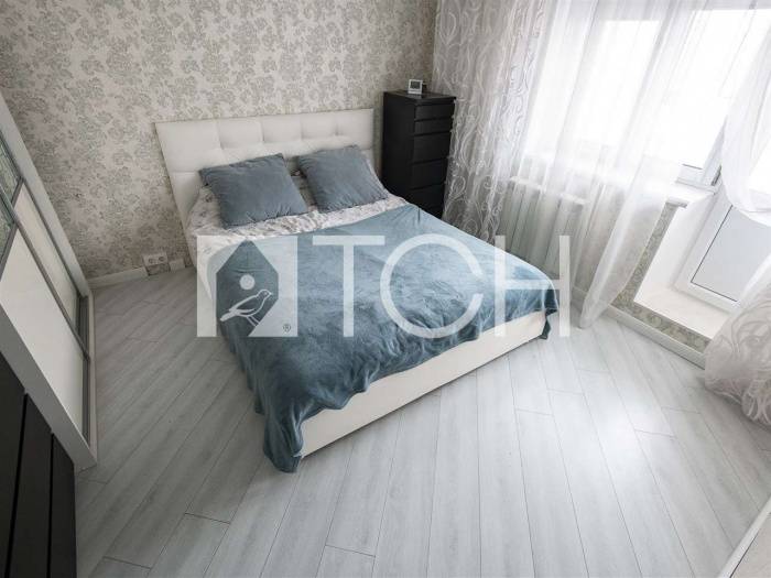 3-комн. квартира, Свердловский, ул Строителей, 6 #id278323