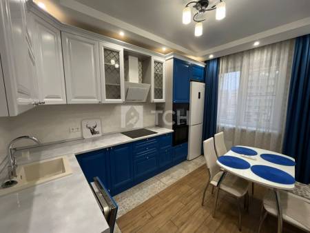 2-комн. квартира, посёлок городского типа Свердловский, Молодёжная улица, 4, #id1950647