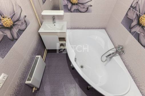 3-комн. квартира, посёлок городского типа Свердловский, улица Строителей, 6, #id1602102