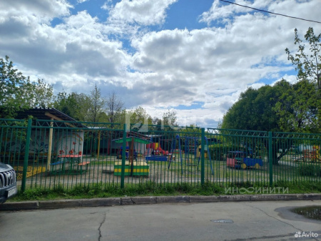 2-комн. квартира, посёлок городского типа Свердловский, Молодёжная улица, 1, #id1133655