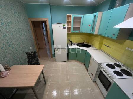 1-комн. квартира, посёлок городского типа Свердловский, улица Строителей, 8, #id1858290