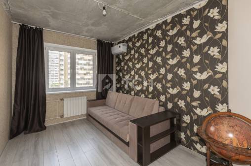 3-комн. квартира, посёлок городского типа Свердловский, улица Строителей, 6, #id1602102