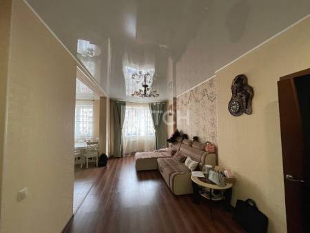 2-комн. квартира, посёлок городского типа Свердловский, Молодёжная улица, 1, #id1392191