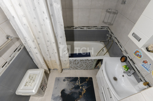 2-комн. квартира, посёлок городского типа Свердловский, Заречная улица, 10, #id1503786