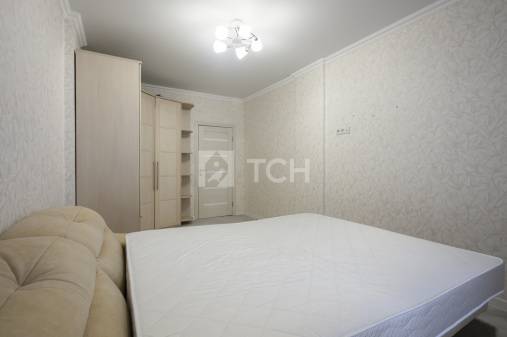 3-комн. квартира, посёлок городского типа Свердловский, Заречная улица, 10, #id1983722