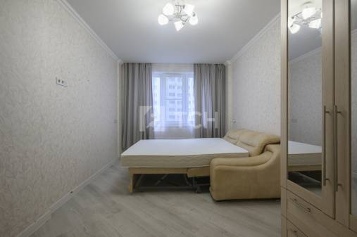 3-комн. квартира, посёлок городского типа Свердловский, Заречная улица, 10, #id1983722