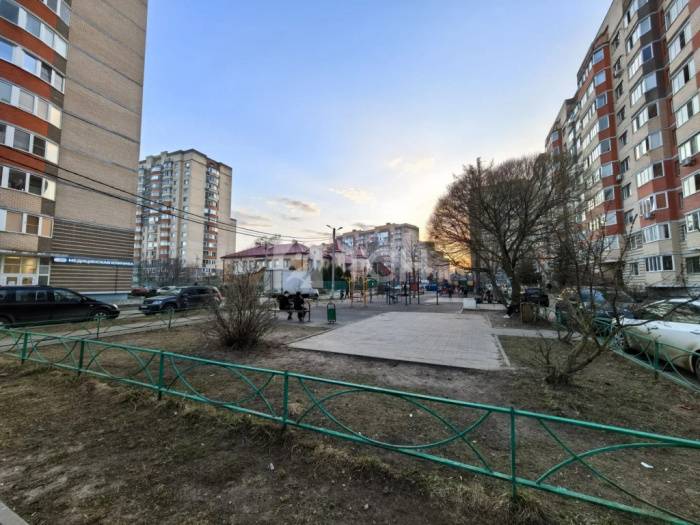 2-комн. квартира, посёлок городского типа Свердловский, улица Михаила Марченко, 1, #id2052274