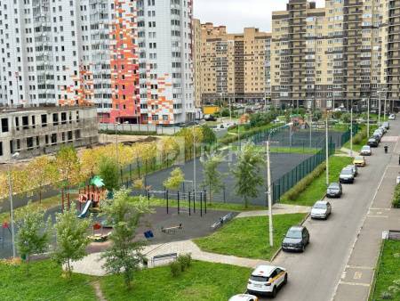 1-комн. квартира, посёлок городского типа Свердловский, улица Алексея Короткова, 1, #id1757233