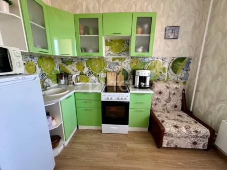 1-комн. квартира, посёлок городского типа Свердловский, улица Строителей, 9, #id1787844