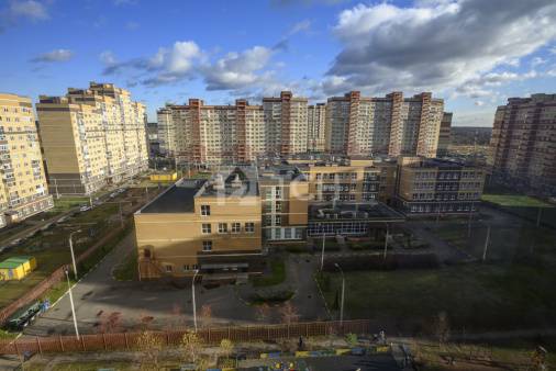 1-комн. квартира, посёлок городского типа Свердловский, улица Строителей, 12, #id1924723