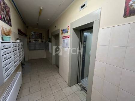 1-комн. квартира, посёлок городского типа Свердловский, улица Строителей, 8, #id1987459