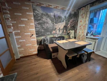 1-комн. квартира, посёлок городского типа Свердловский, Набережная улица, 17, #id1982013