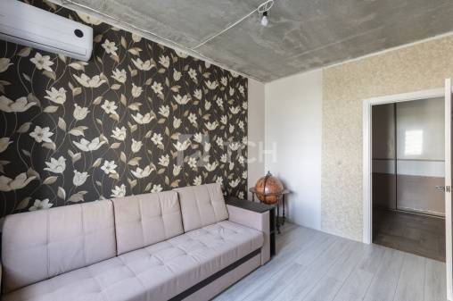 3-комн. квартира, посёлок городского типа Свердловский, улица Строителей, 6, #id1602102