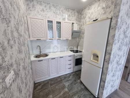 2-комн. квартира, посёлок городского типа Свердловский, улица Строителей, 3, #id1939106