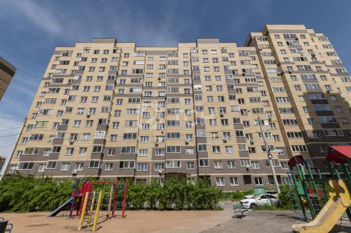 3-комн. квартира, посёлок городского типа Свердловский, улица Строителей, 6, #id1602102