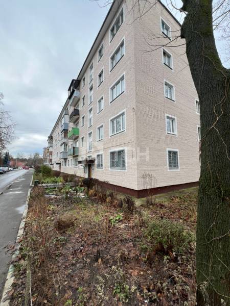 2-комн. квартира, посёлок городского типа Свердловский, Набережная улица, 4А, #id1876500