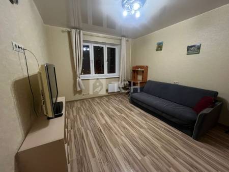 1-комн. квартира, посёлок городского типа Свердловский, улица Строителей, 8, #id1858290