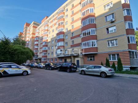 Квартира-студия, посёлок городского типа Свердловский, улица Михаила Марченко, 10, #id1946574