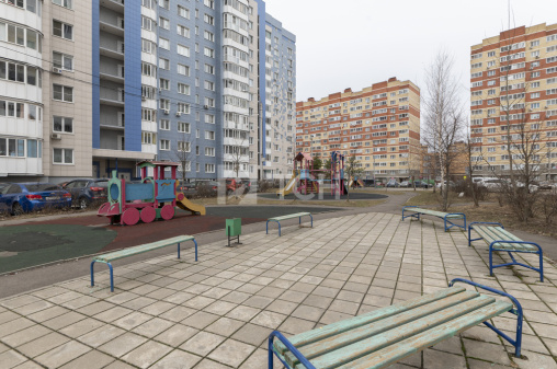 2-комн. квартира, посёлок городского типа Свердловский, Заречная улица, 10, #id1503786