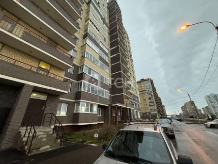 1-комн. квартира, посёлок городского типа Свердловский, улица Строителей, 20, #id1331664